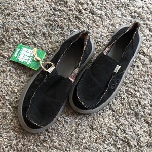 NWT sanuk hemp flats size 5 black